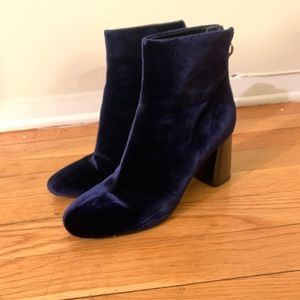 Alice + Olivia Navy Velvet 37 Mulberry Ankle Boots
